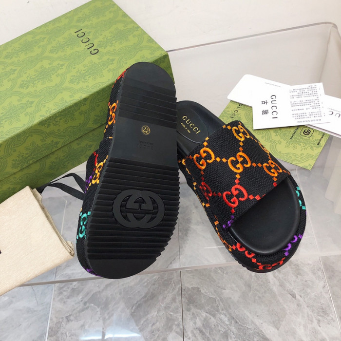 G*u*i sandal
