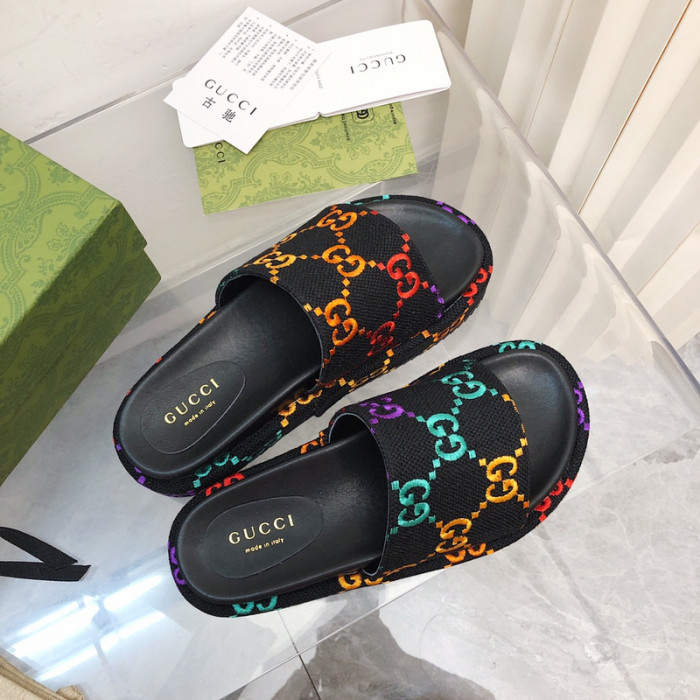 G*u*i sandal
