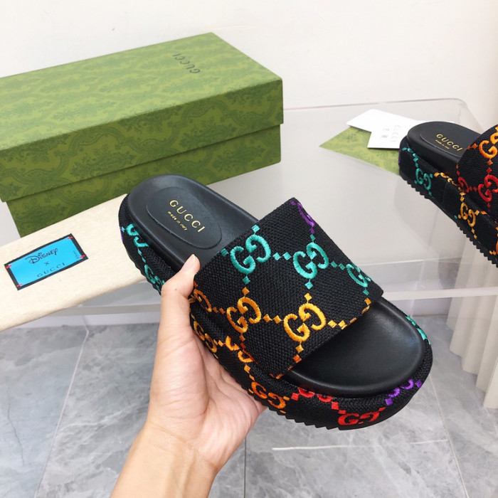 G*u*i sandal