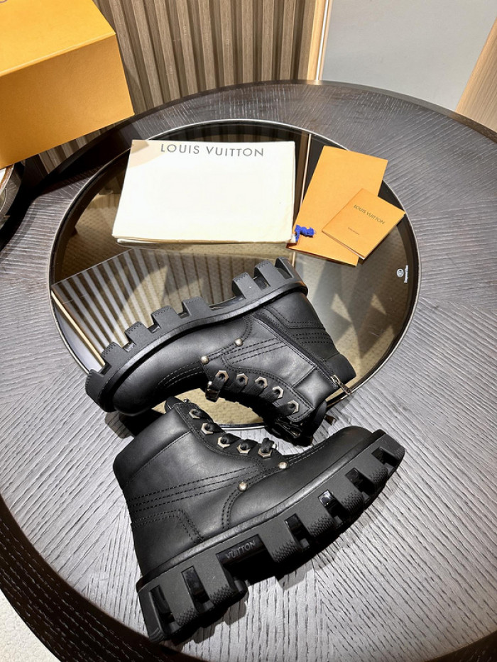 LO1_VTS BOOTS