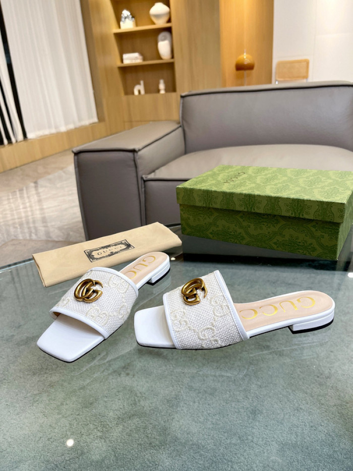 G*u*i sandal