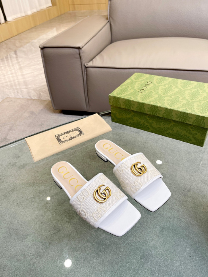G*u*i sandal