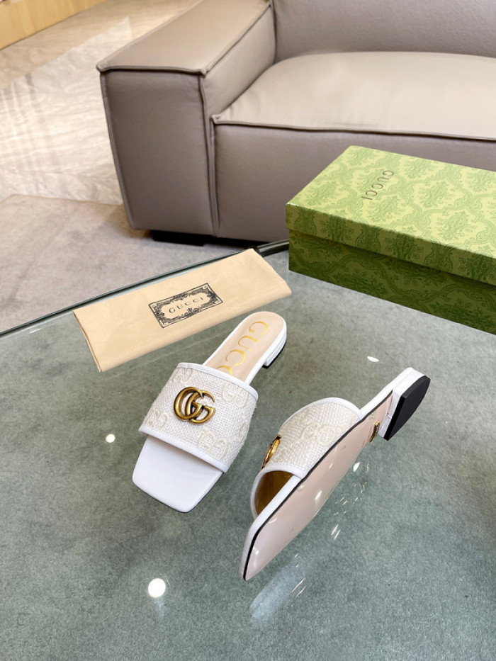 G*u*i sandal