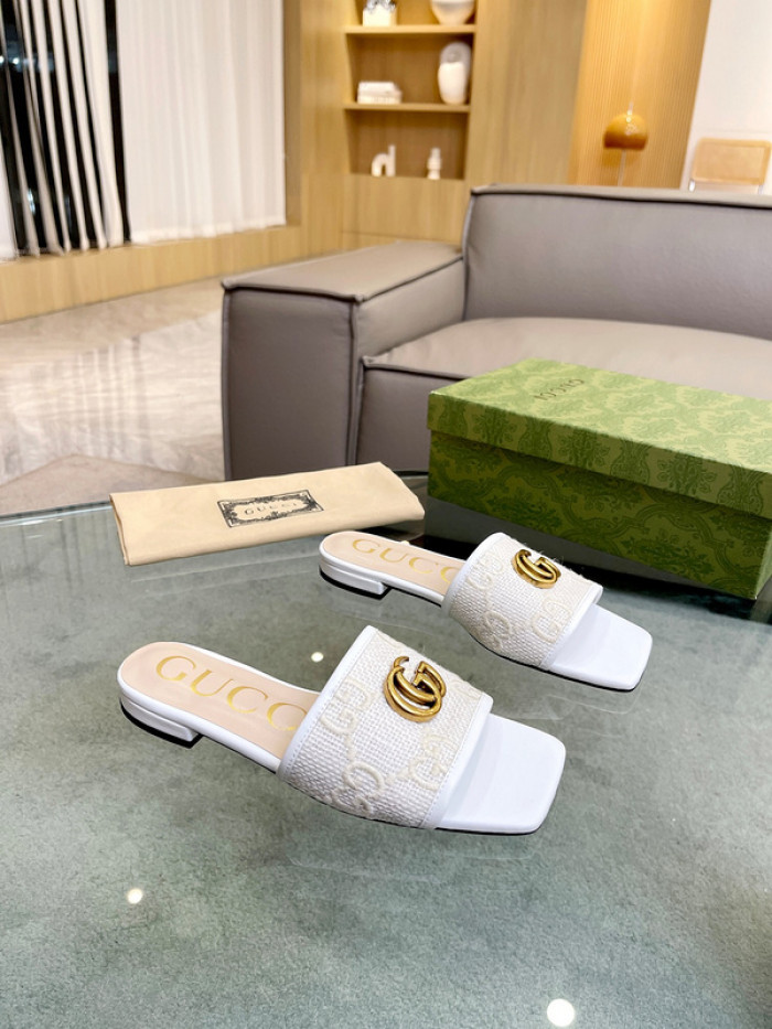 G*u*i sandal