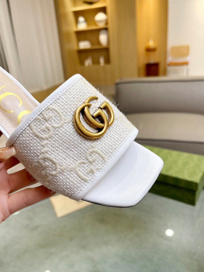 G*u*i sandal
