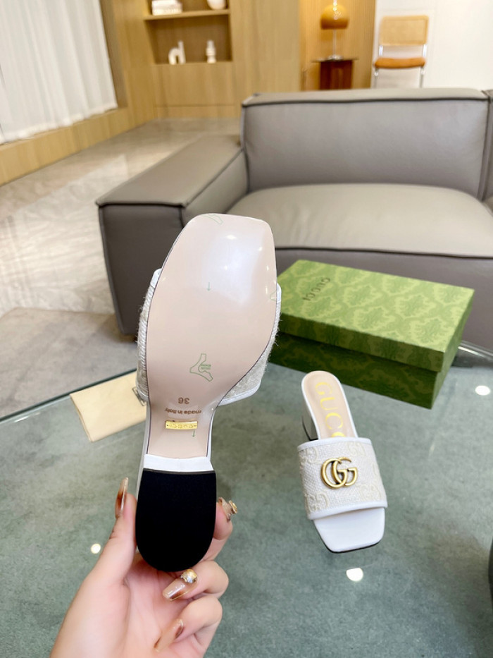 G*u*i sandal