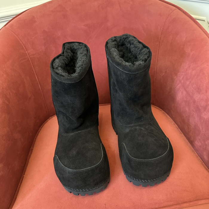 Ba*len*cia*ga alaska faux-fur low boots