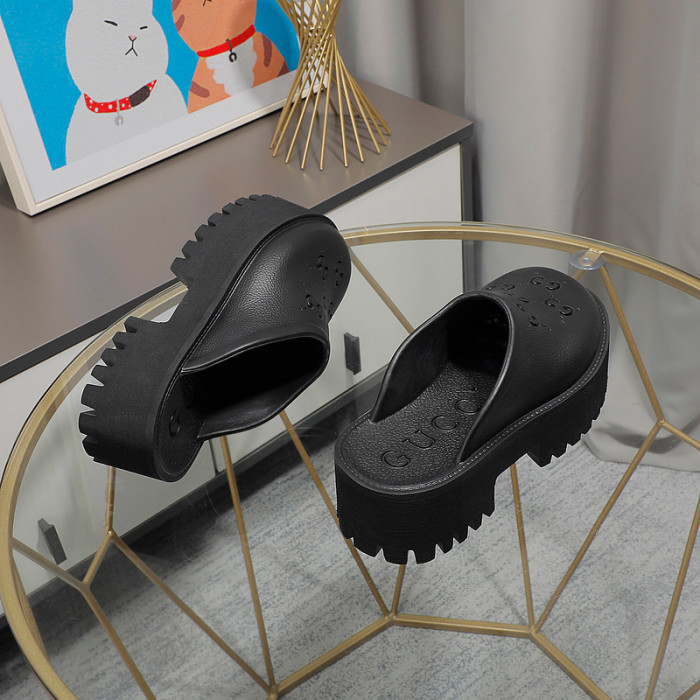 G*u*i sandal