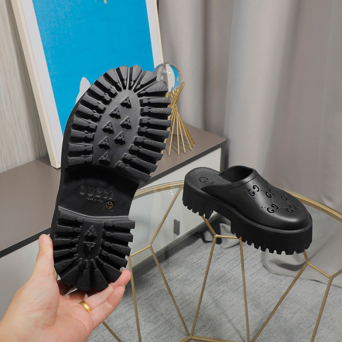 G*u*i sandal