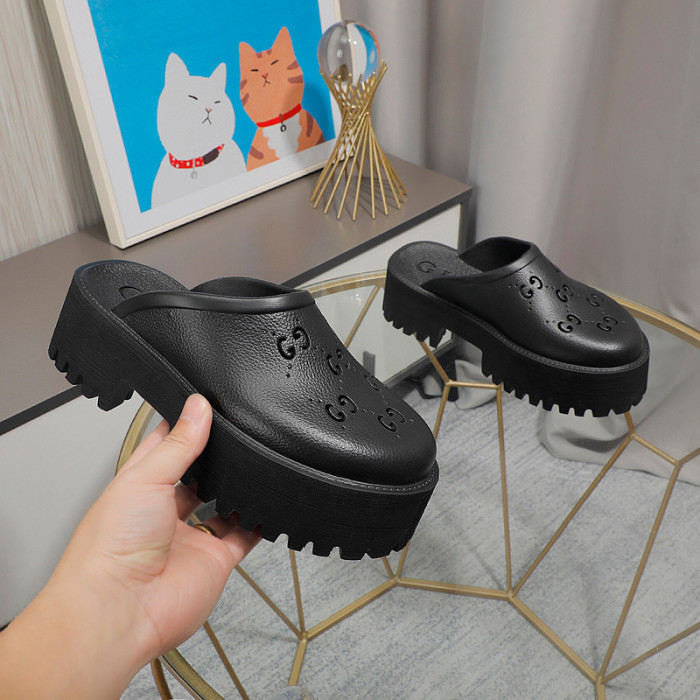 G*u*i sandal