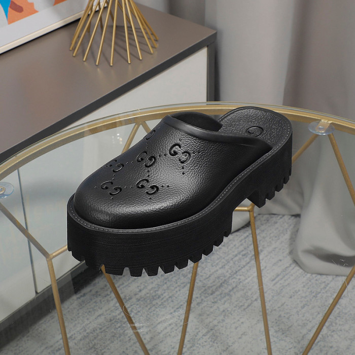 G*u*i sandal