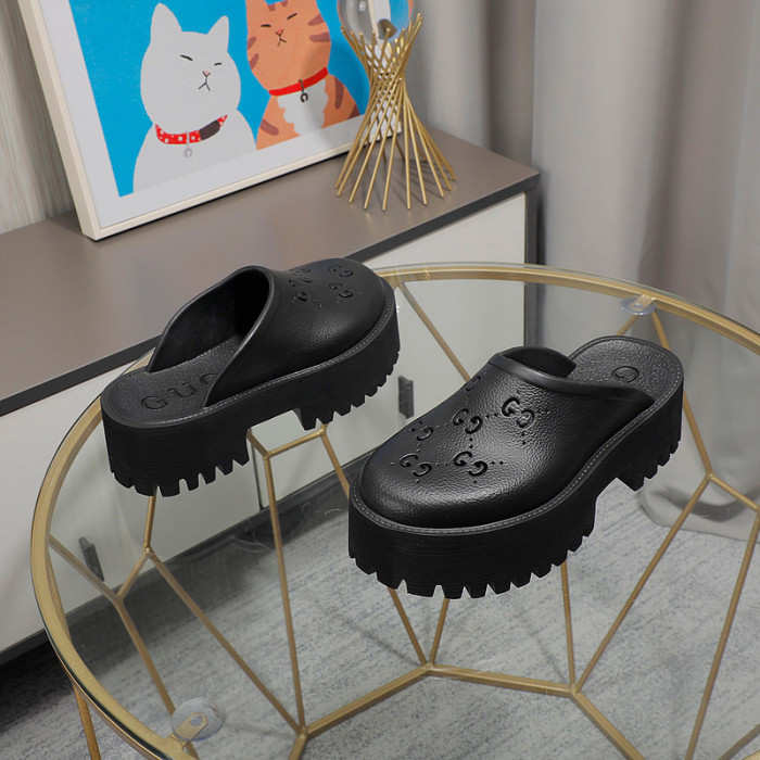 G*u*i sandal