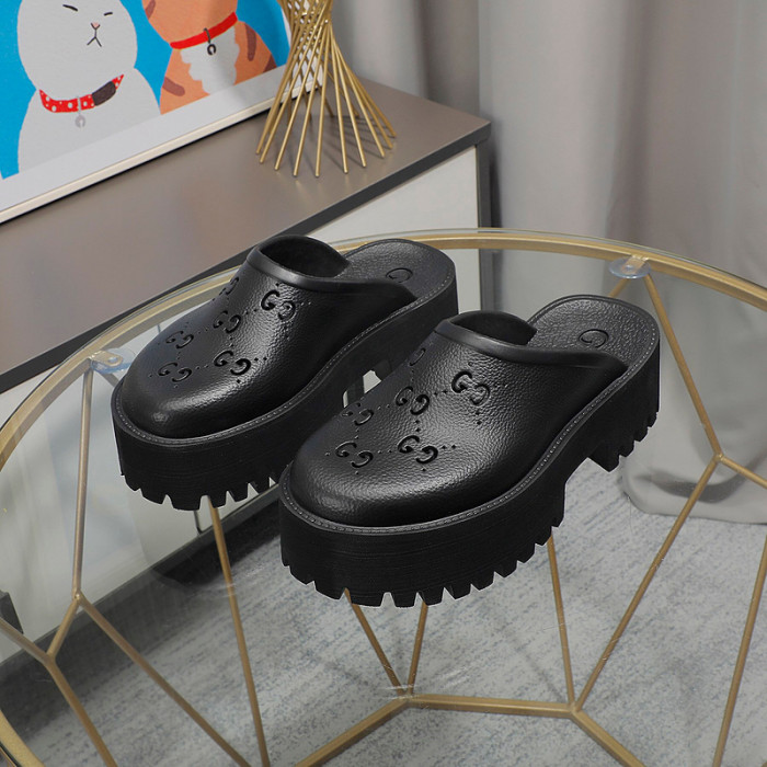 G*u*i sandal