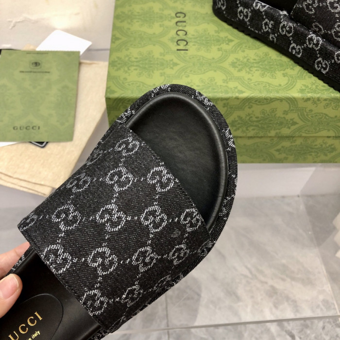 G*u*i sandal