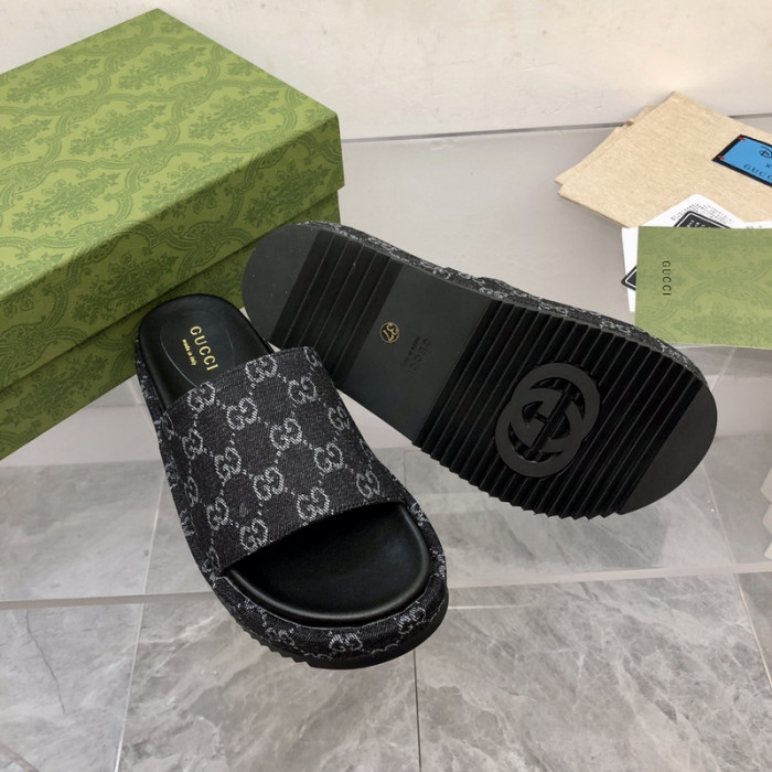G*u*i sandal