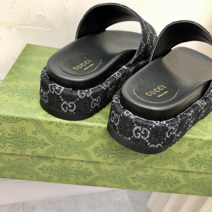 G*u*i sandal