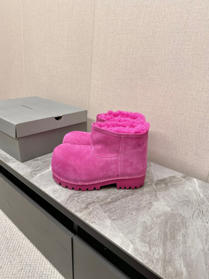Ba*len*cia*ga brown alaska fur bootie