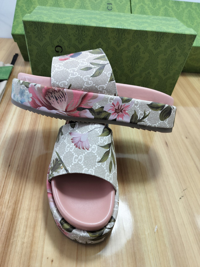 G*u*i sandal