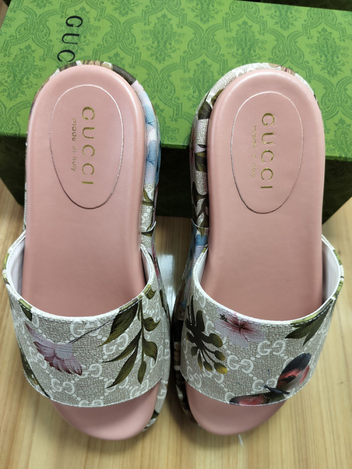 G*u*i sandal