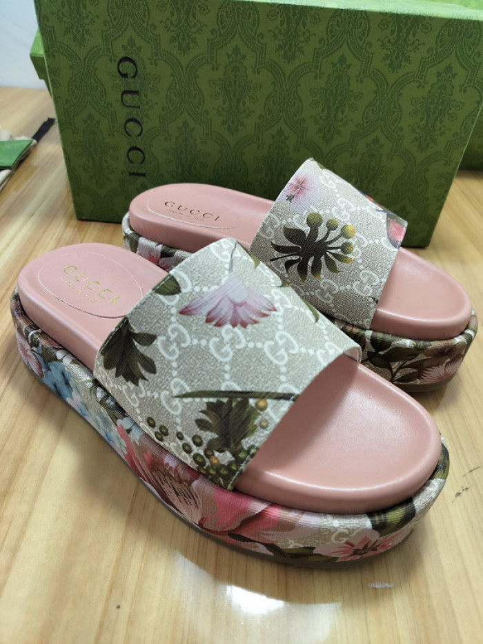 G*u*i sandal